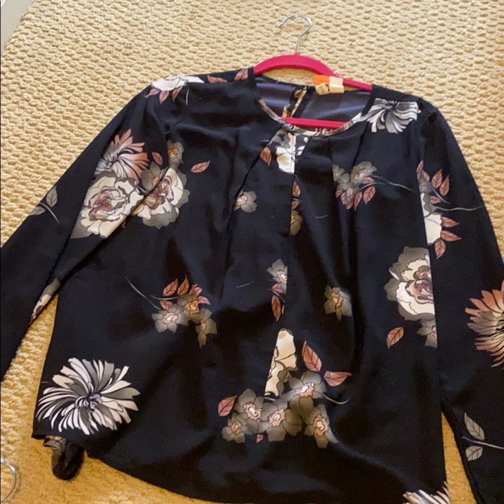 Floral blouse like new